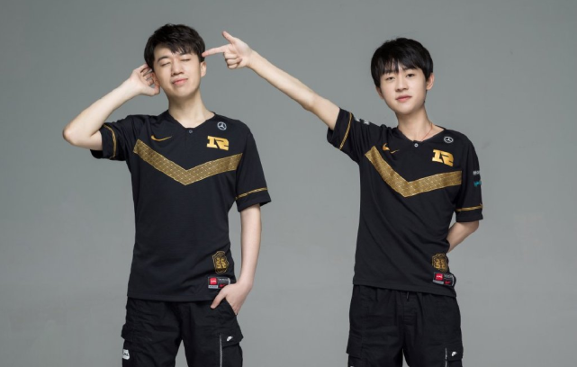 3米跳板预 3米跳板预